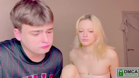 your_molly_mark online show from May 22, 1:51 pm
