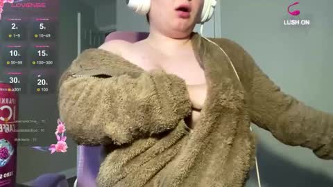 raeofsunshine online show from November 12, 6:43 pm