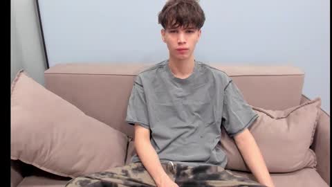 your_shy_guy online show from October 12, 2:37 am