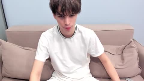 your_shy_guy online show from February 8, 3:21 am