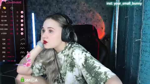 Snapshot of your_small_bunny chatting on September 15, 4:03 am Molly online show from September 15, 4:03 am