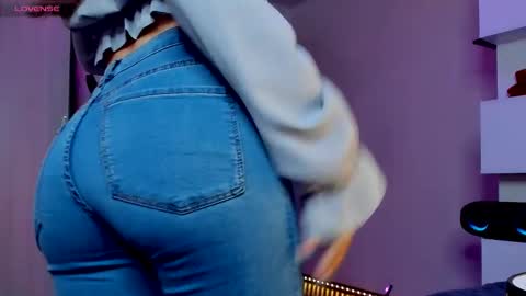 Anikka online show from October 8, 8:59 pm