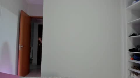 insta  yourboniee online show from April 16, 9:39 pm