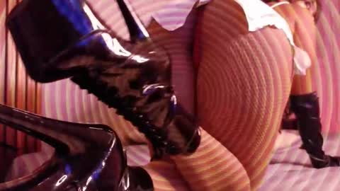 Selena online show from October 19, 9:03 am