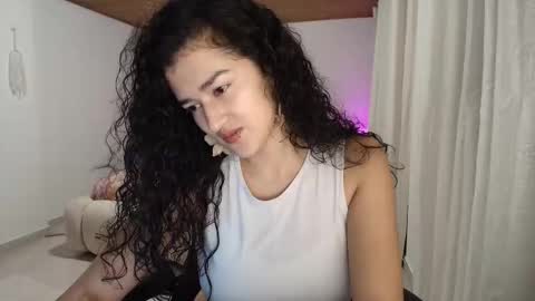 Snapshot of yourdreamgirl2025 chatting on October 23, 11:05 pm yourdreamgirl2025 online show from October 23, 11:05 pm