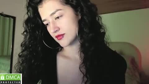 yourdreamgirl2025 online show from June 22, 11:23 pm