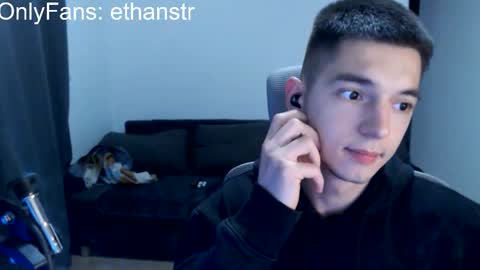 Snapshot of yourethan chatting on October 14, 7:39 pm yourethan online show from October 14, 7:39 pm