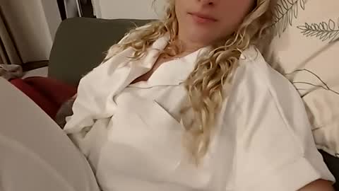 yourlittlegoddess online show from March 9, 7:18 pm