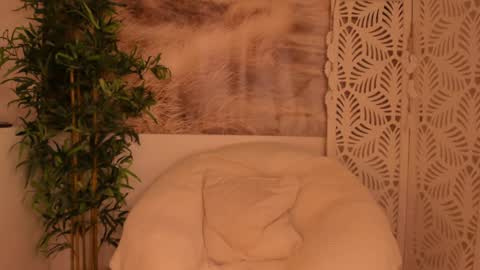 Snapshot of yourmidnightcoffee chatting on January 11, 11:46 pm Sarah online show from January 11, 11:46 pm