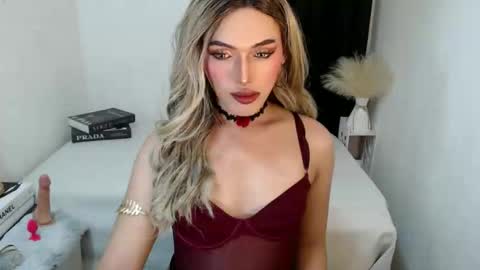TIFFANY SUCKING QUEEN online show from April 25, 7:00 pm