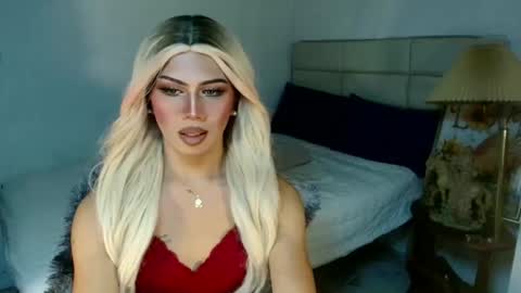 Chloe online show from December 18, 4:46 pm