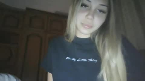 yourprincess09 online show from October 16, 12:10 am