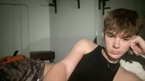 yoursweetyguy online show from December 18, 3:29 pm