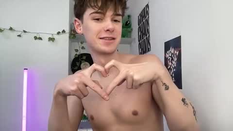 yoursweetyguy online show from April 16, 1:44 pm