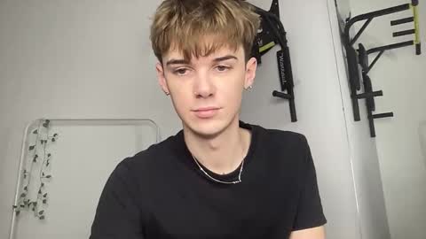 yoursweetyguy online show from December 22, 2:24 pm