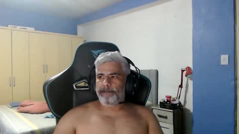 yourtoytoyoumaster3 online show from November 25, 7:45 pm