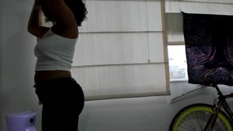 elizabeth  ju   online show from February 6, 10:00 pm