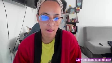 elizabeth  ju   online show from March 26, 1:49 pm