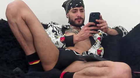 Snapshot of yulianpereira25 chatting on March 3, 5:09 pm yulian 2811 online show from March 3, 5:09 pm