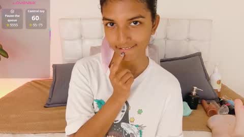 yuliethpetite online show from September 19, 4:54 pm