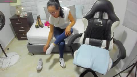 Y U L I T Z A online show from November 6, 11:46 am