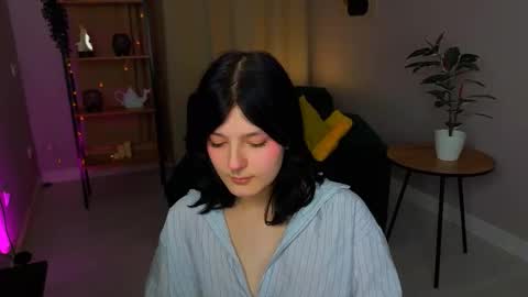 Yumi online show from March 27, 6:30 am