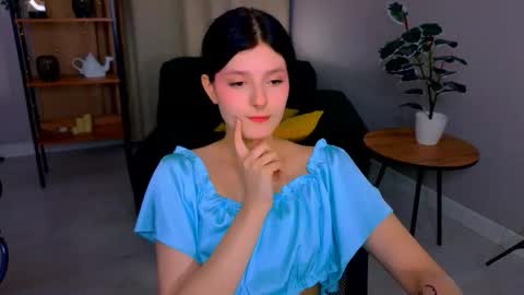 Yumi online show from March 19, 2:33 pm