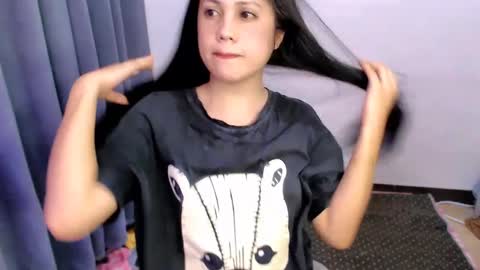 Snapshot of yumi_white chatting on March 11, 6:08 am yumi online show from March 11, 6:08 am
