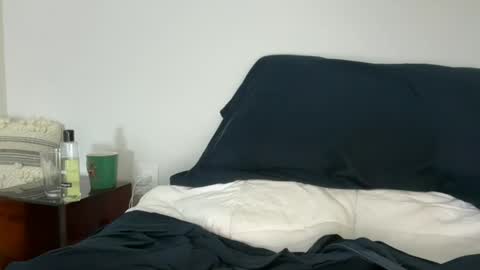 yumiandwolf online show from February 19, 4:44 am