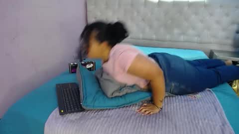 YumiViolet online show from February 10, 8:45 pm