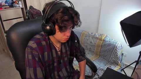 yurii_moody online show from November 5, 7:05 pm