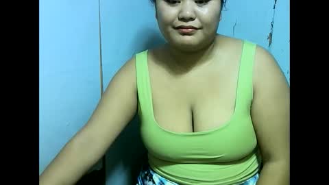 hi i am YvanVan online show from February 28, 7:05 am