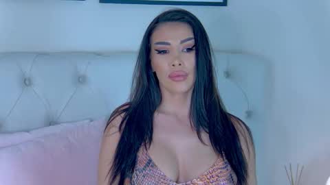 Laura online show from December 5, 2:48 pm