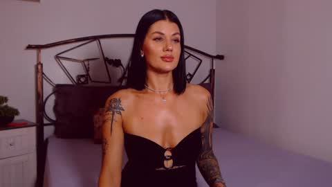 I V Y   online show from July 7, 7:29 pm