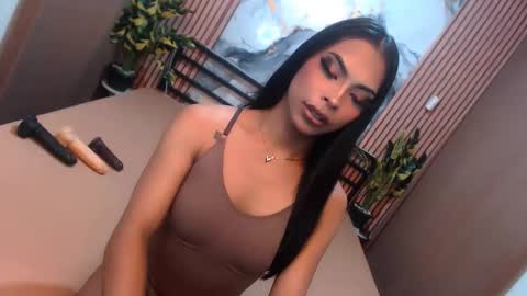 yvonnellvs online show from February 16, 6:28 pm