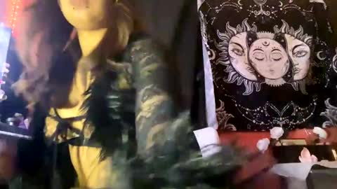 Bee online show from April 14, 12:25 am