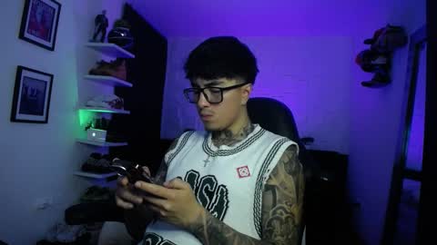 zac_muller1 online show from January 17, 4:11 am