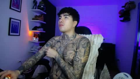zac_muller1 online show from May 19, 4:19 am