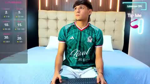 zack23__ online show from June 17, 3:11 am