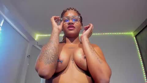 Snapshot of zahra_rose chatting on March 5, 6:01 pm zahra_rose online show from March 5, 6:01 pm