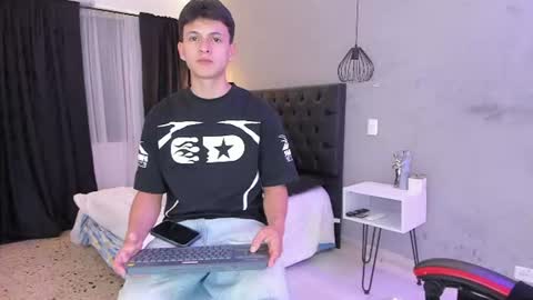 Samuel online show from June 25, 7:30 pm