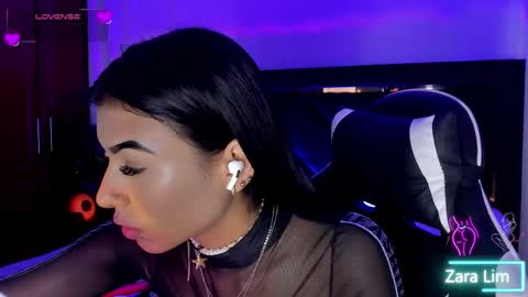 Zara Lim  online show from November 26, 11:56 pm