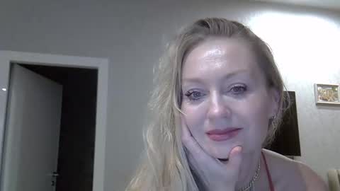 Zarina Swift online show from November 8, 12:30 pm