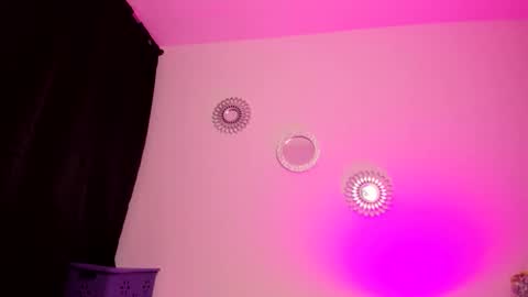 Zaritha Li online show from November 6, 10:29 am