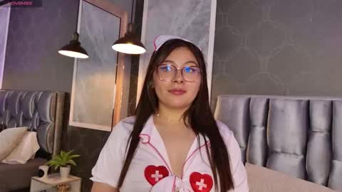 zelenejones_ online show from November 15, 4:52 pm