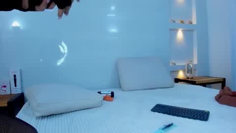 Zenda Evans online show from December 23, 5:35 am