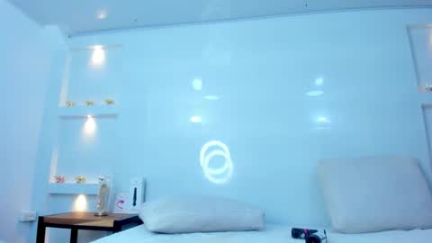 Zenda Evans online show from December 15, 4:08 am