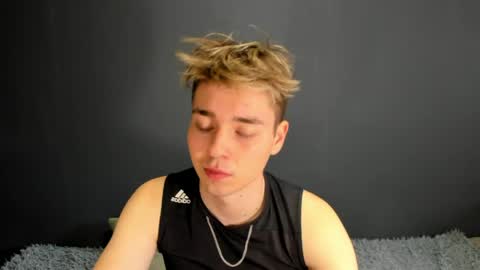 Ethan online show from May 5, 2:07 am