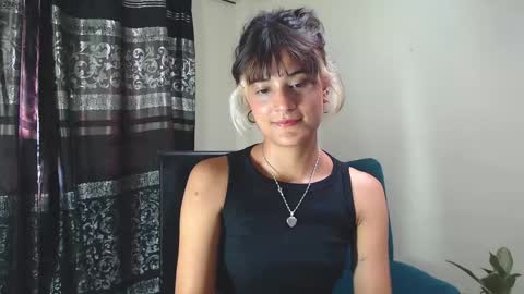 Snapshot of zero__o chatting on February 24, 10:14 pm ZERO online show from February 24, 10:14 pm