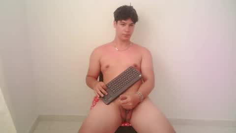zeus_183 online show from May 11, 4:04 pm